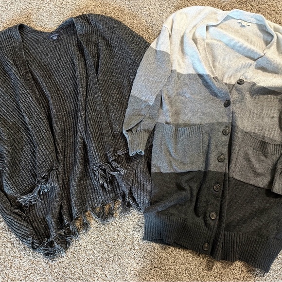 EUC LOT OF 2 American Eagle Outfitters Gray and Black Cardigan Set gray medium - Picture 1 of 7